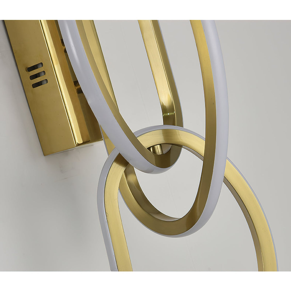 Circa LED Wall Lamp – Sculptural Interlinking Ring LED Wall Sconce