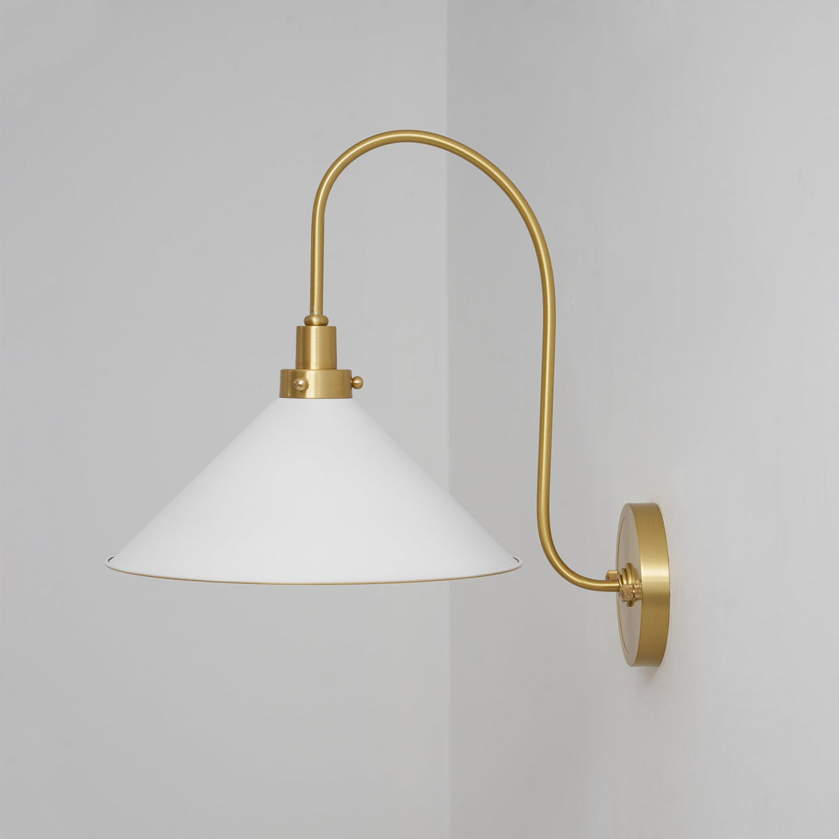 Clivedon Wall Lamp – Classic Gooseneck Metal & Aged Brass Sconce