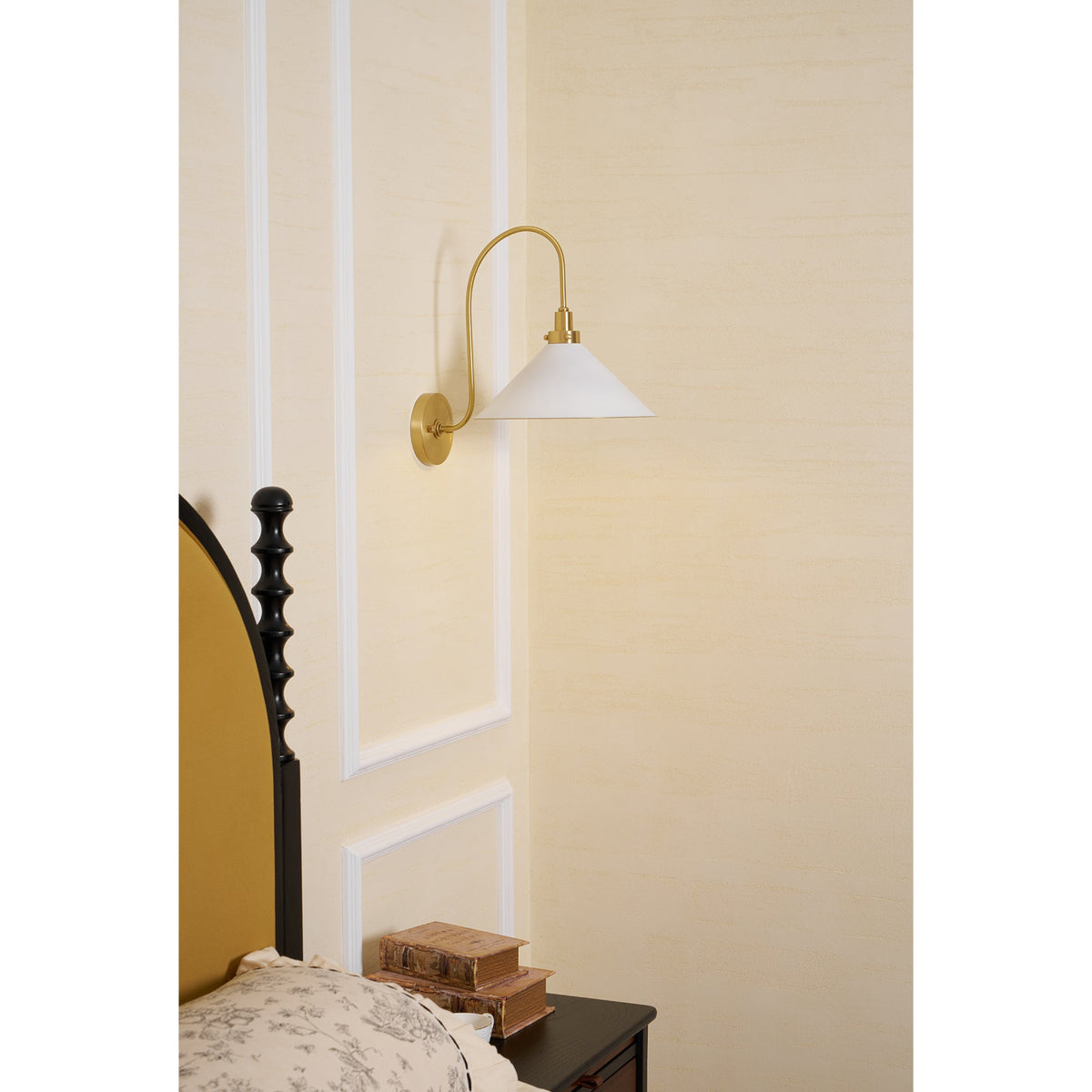 Clivedon Wall Lamp – Classic Gooseneck Metal & Aged Brass Sconce