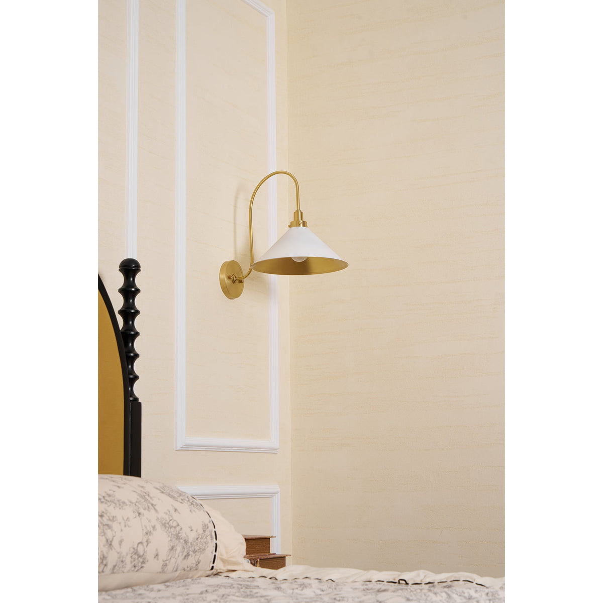 Clivedon Wall Lamp – Classic Gooseneck Metal & Aged Brass Sconce