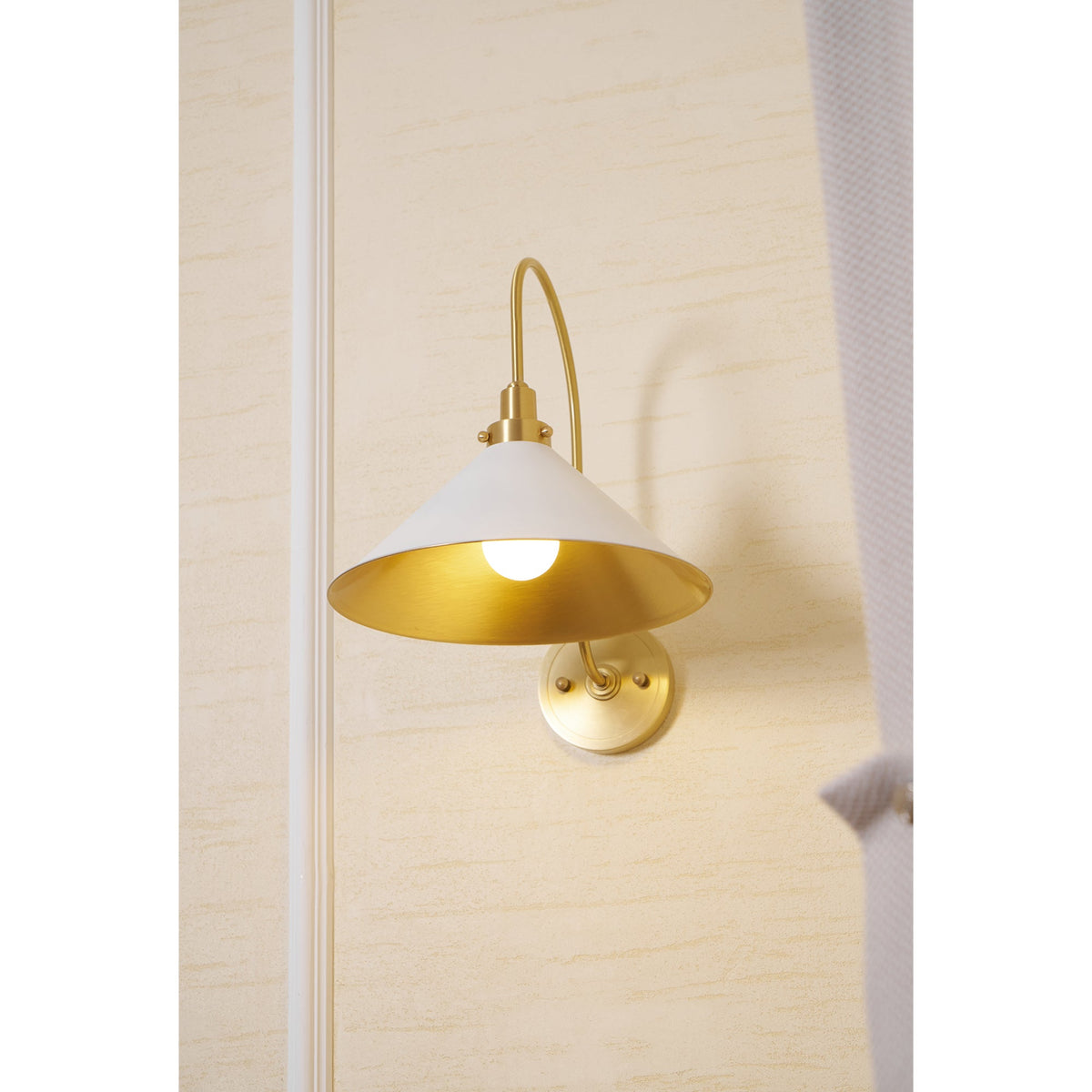 Clivedon Wall Lamp – Classic Gooseneck Metal & Aged Brass Sconce