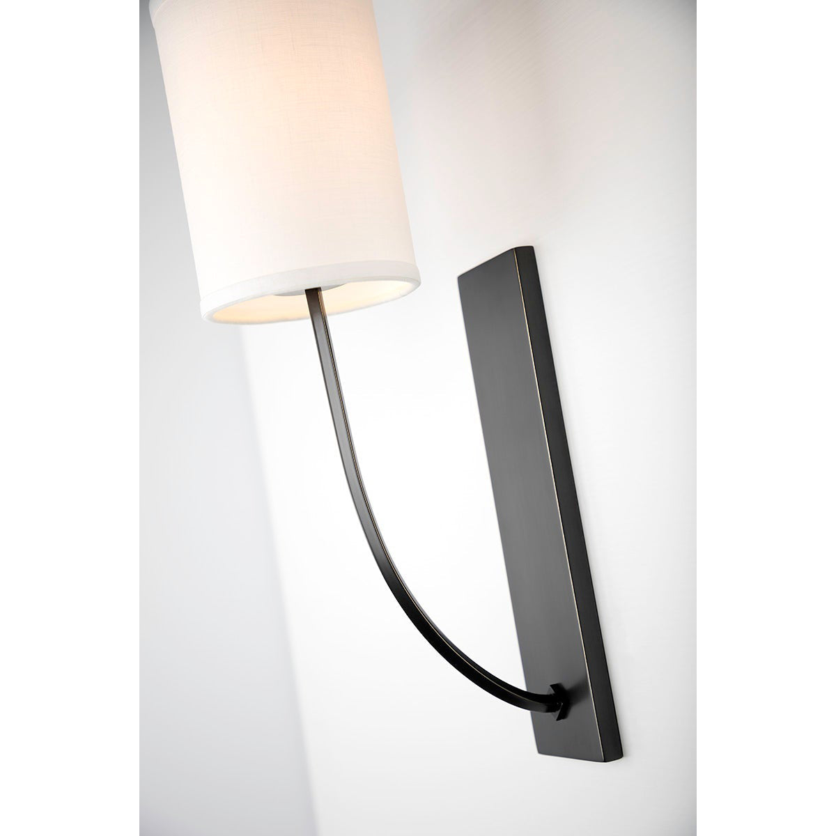 Colton Wall Lamp – Eastern Minimalist Curved Brass & Fabric Sconce