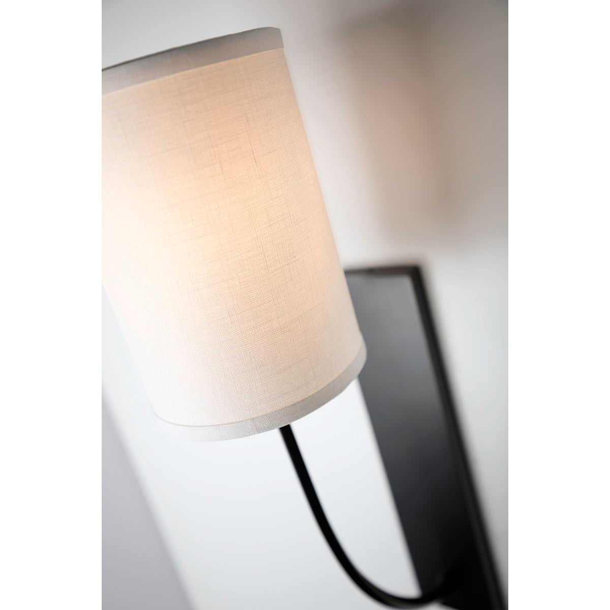 Colton Wall Lamp – Eastern Minimalist Curved Brass & Fabric Sconce