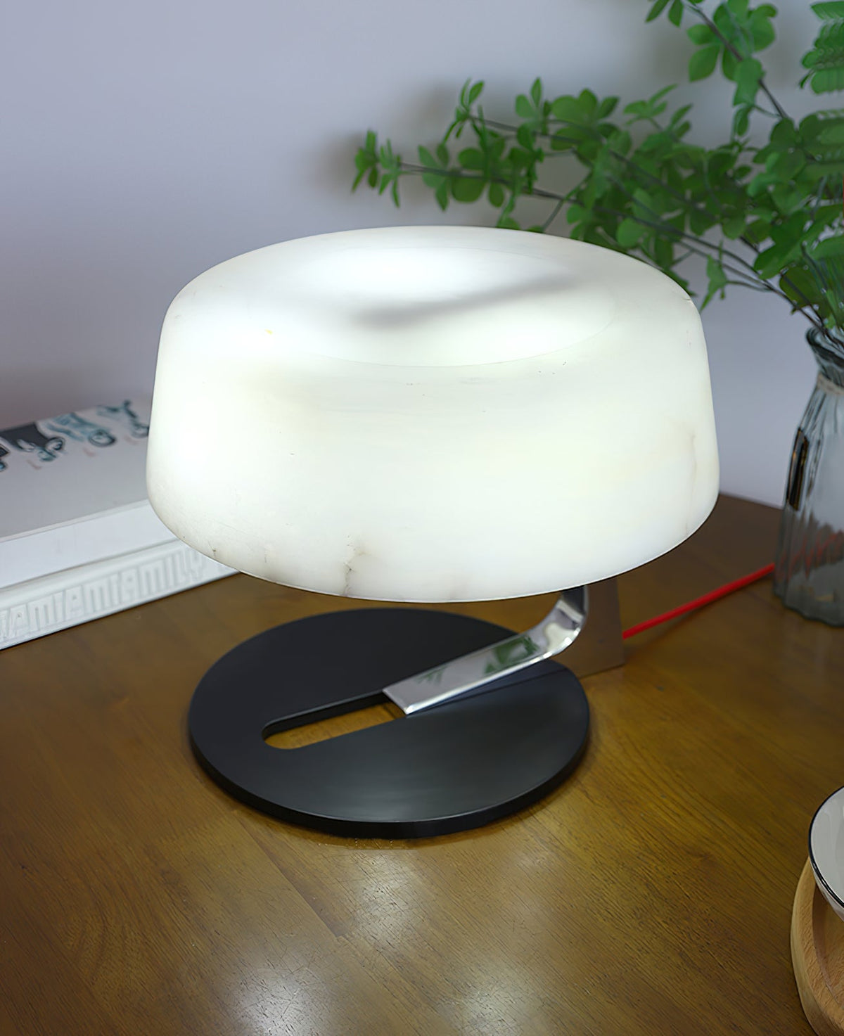 Comete Alabaster Table Lamp – Modern Sculptural Alabaster & Metal Accent Light