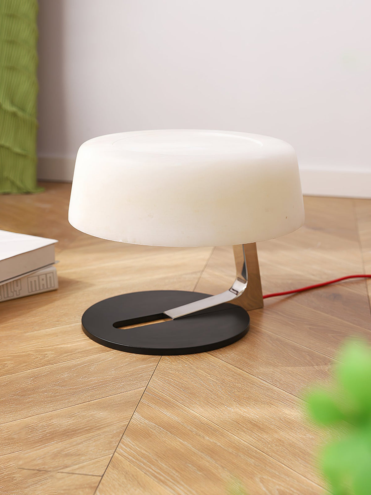 Comete Alabaster Table Lamp – Modern Sculptural Alabaster & Metal Accent Light
