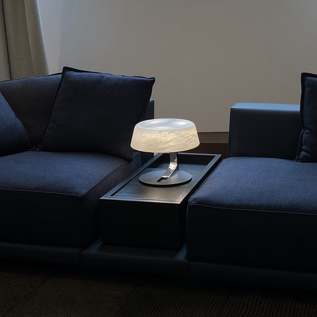 Comete Alabaster Table Lamp – Modern Sculptural Alabaster & Metal Accent Light