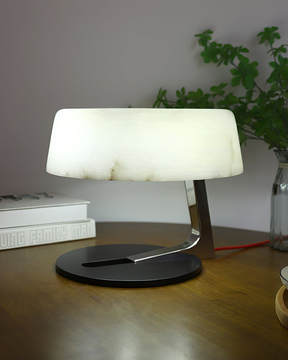 Comete Alabaster Table Lamp – Modern Sculptural Alabaster & Metal Accent Light