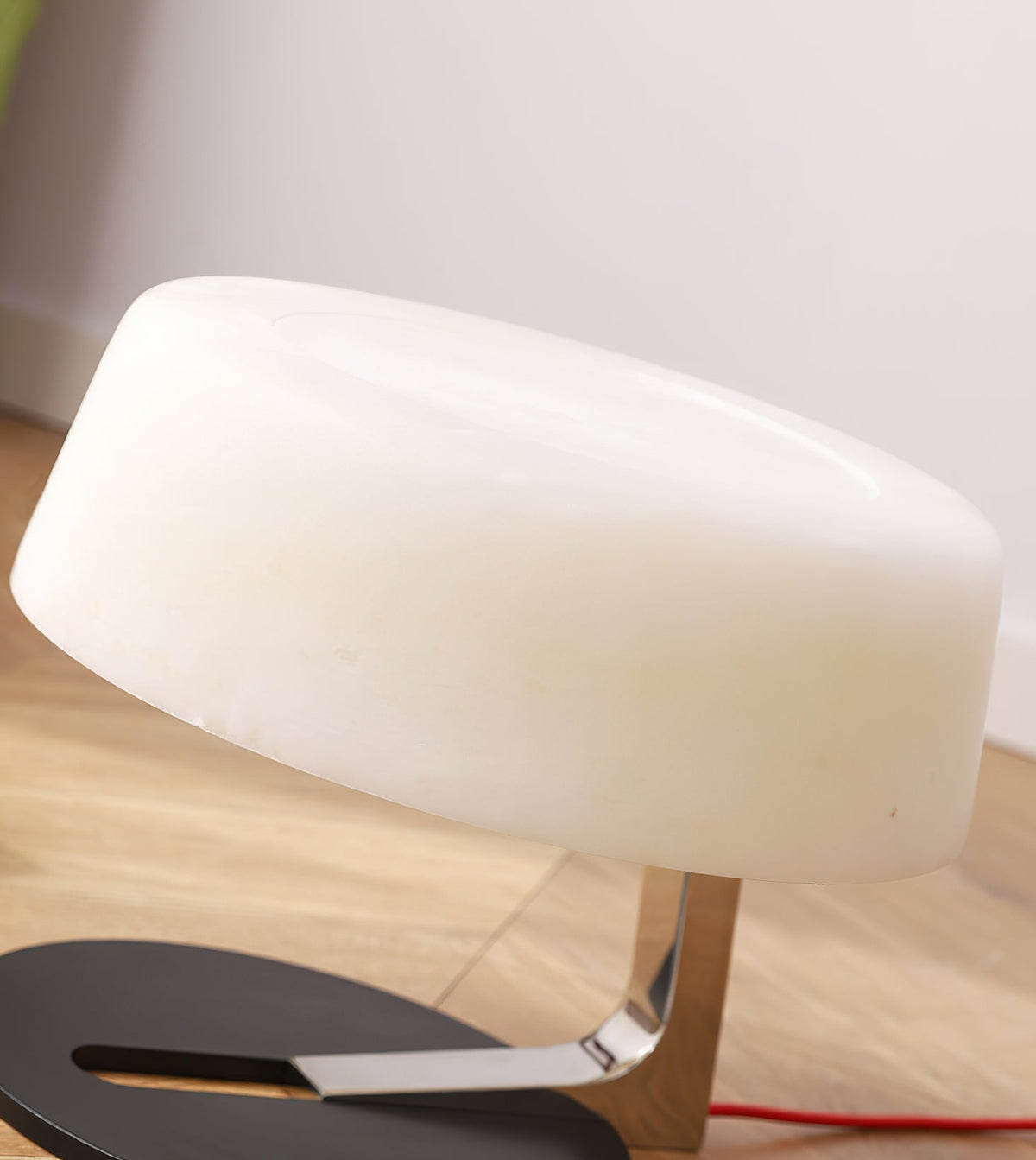 Comete Alabaster Table Lamp – Modern Sculptural Alabaster & Metal Accent Light