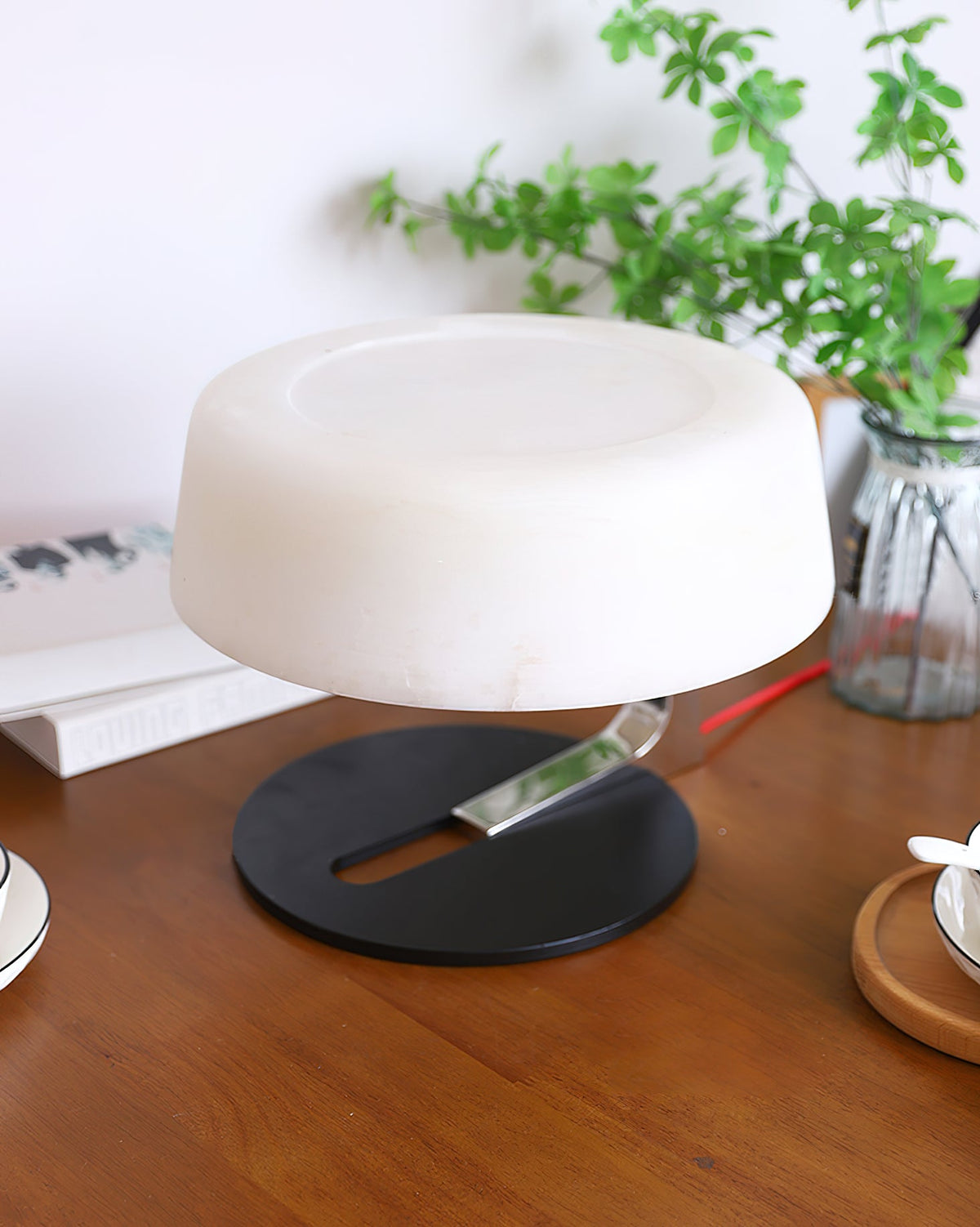 Comete Alabaster Table Lamp – Modern Sculptural Alabaster & Metal Accent Light