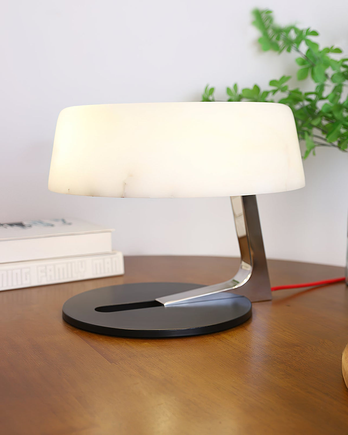 Comete Alabaster Table Lamp – Modern Sculptural Alabaster & Metal Accent Light