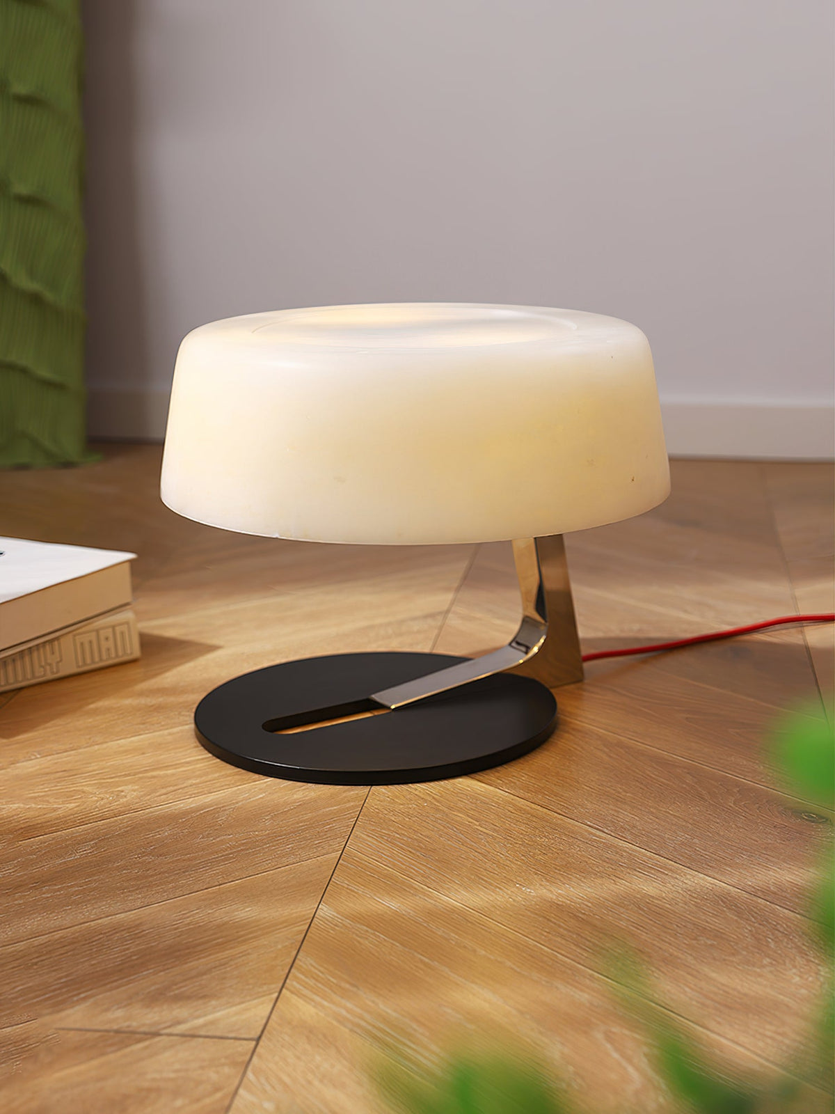 Comete Alabaster Table Lamp – Modern Sculptural Alabaster & Metal Accent Light