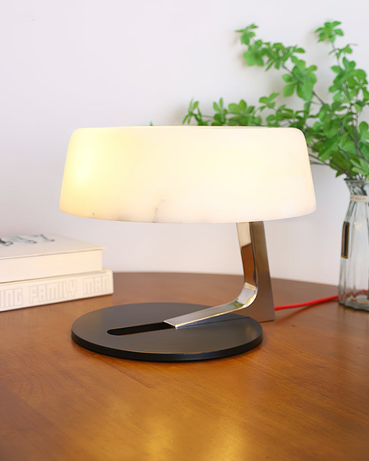 Comete Alabaster Table Lamp – Modern Sculptural Alabaster & Metal Accent Light