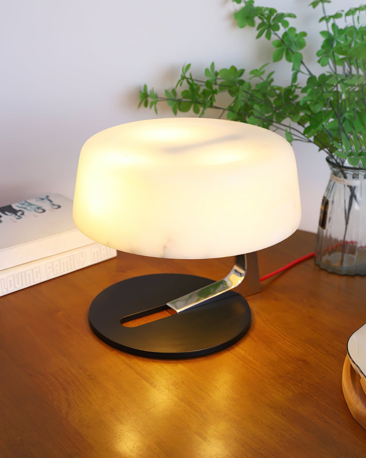 Comete Alabaster Table Lamp – Modern Sculptural Alabaster & Metal Accent Light