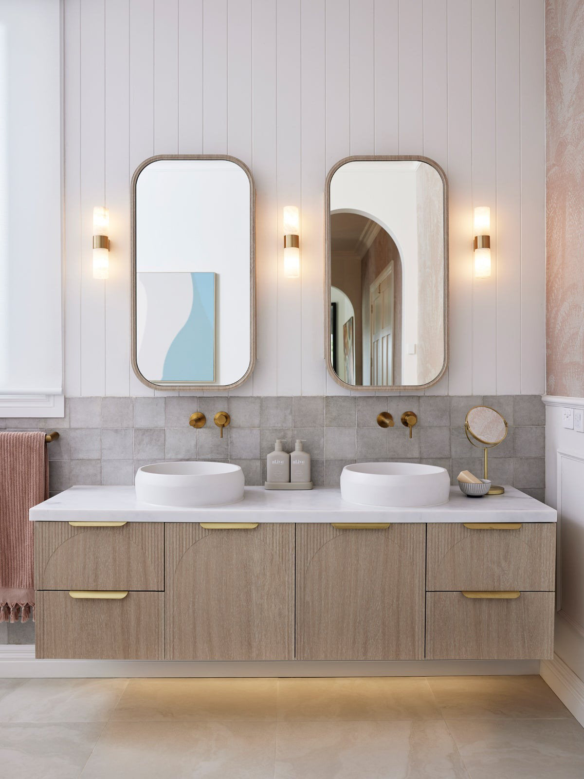 Conners Alabaster Wall Lamp – Authentic Spanish Alabaster & Brass Sconce