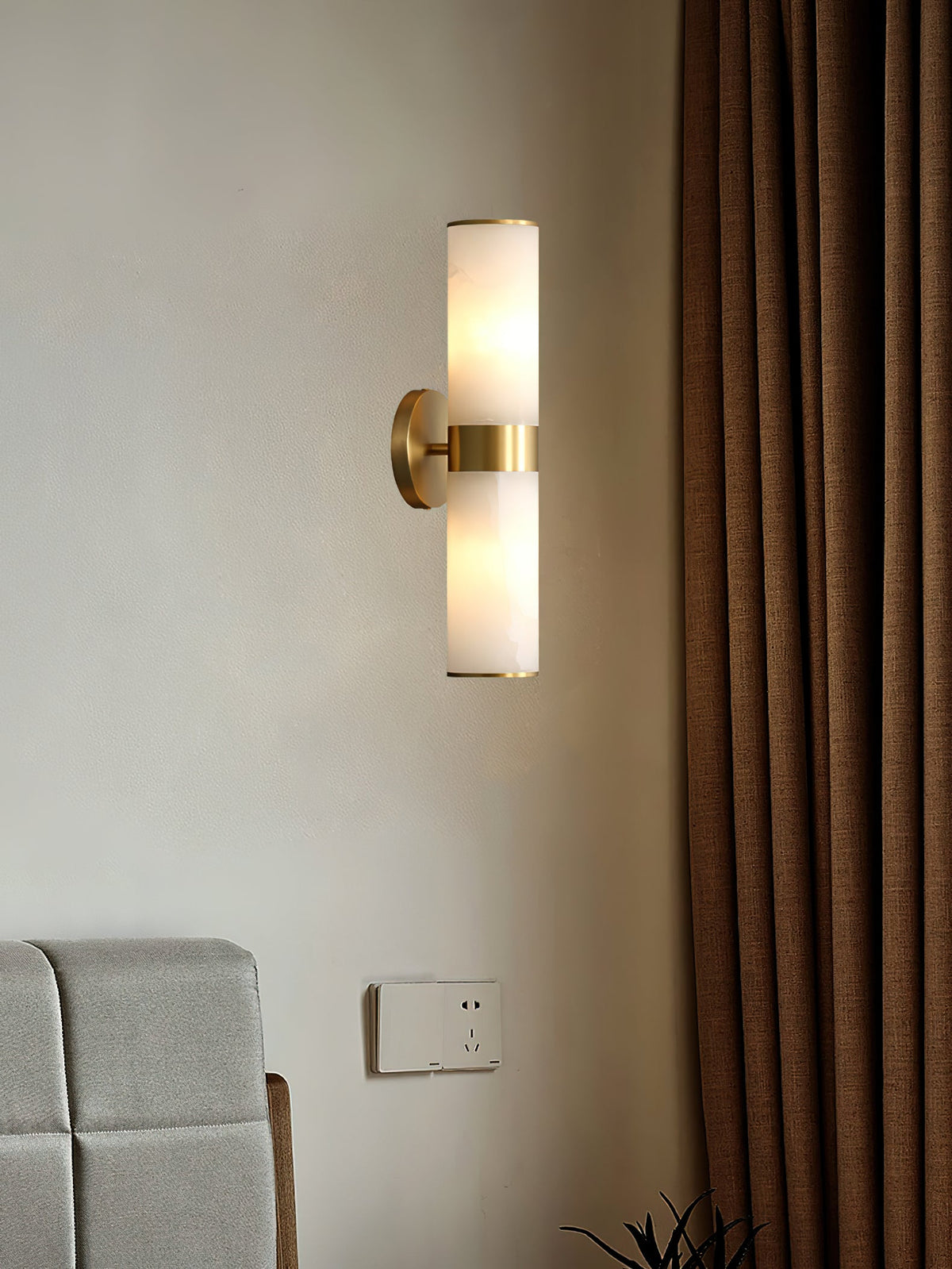Crestmoor Vanity Alabaster Sconce – Modern Brass & Natural Alabaster Dual Cylinder Sconce