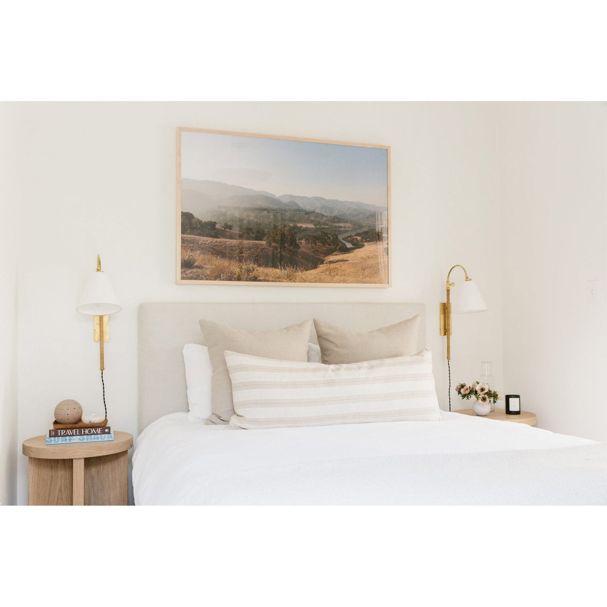 Curves Plug-In Sconce – Aged Brass Articulated Arm Wall Light with White Linen Shade
