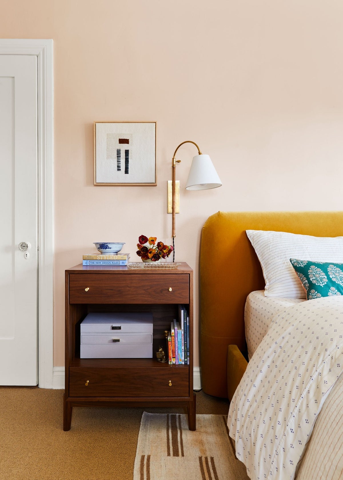 Curves Plug-In Sconce – Aged Brass Articulated Arm Wall Light with White Linen Shade