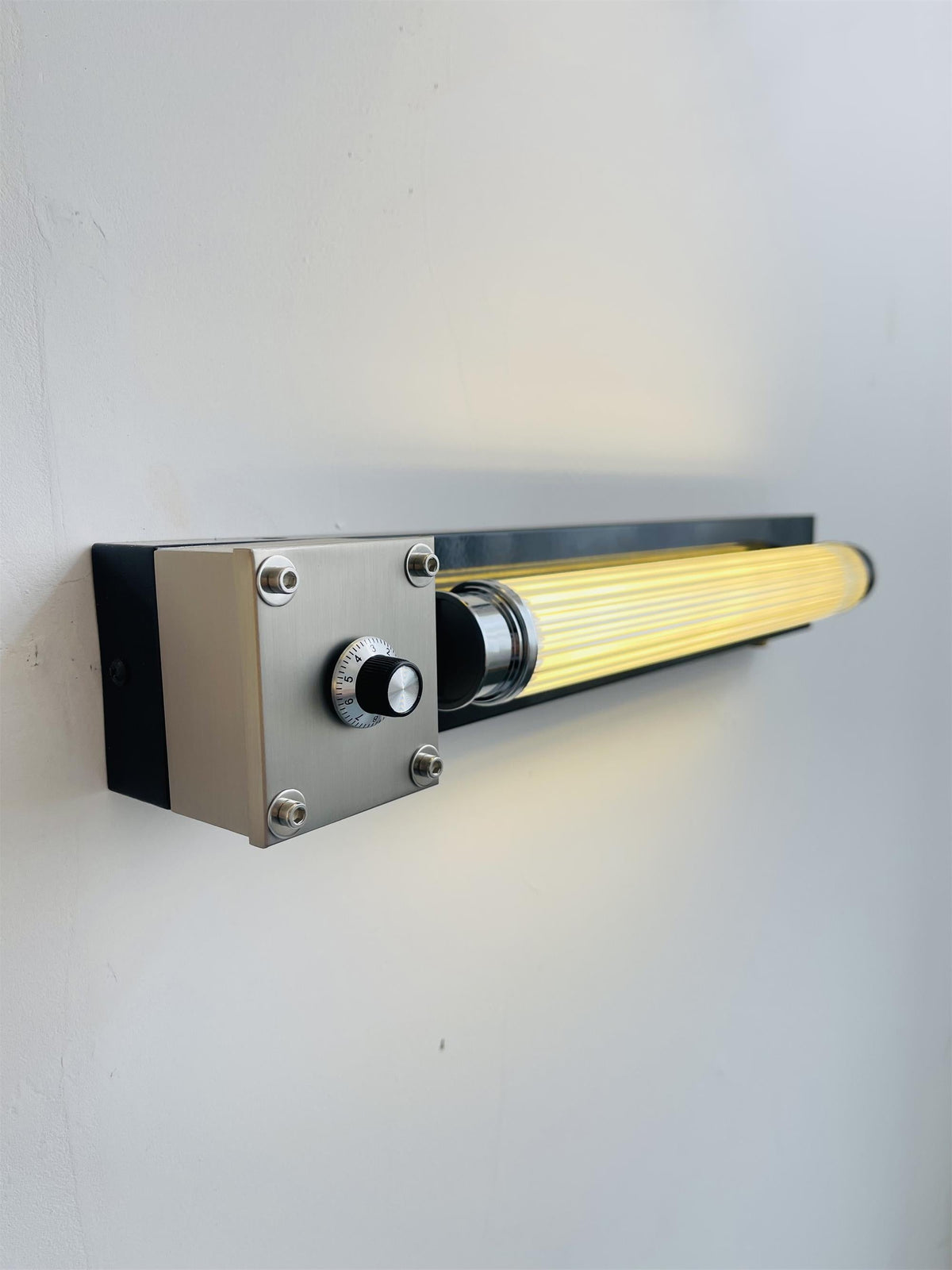 Cutshall Wall Lamp – Modern Architectural Linear LED Sconce