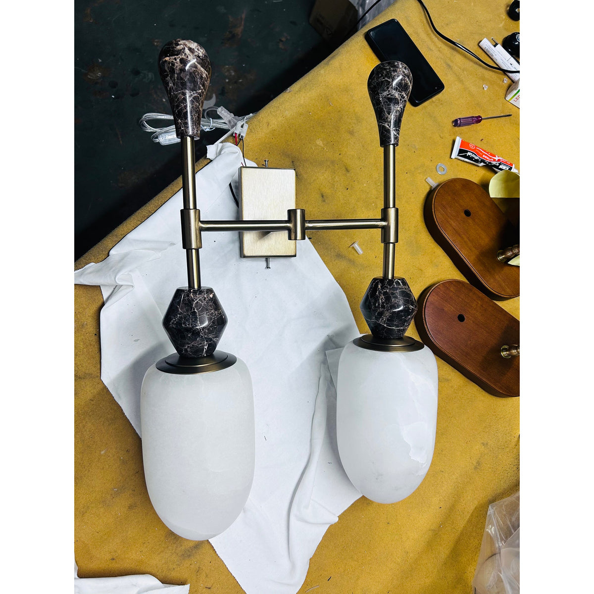 Dakota Alabaster Wall Lamp – Architectural Marble, Metal & Natural Alabaster Sconce