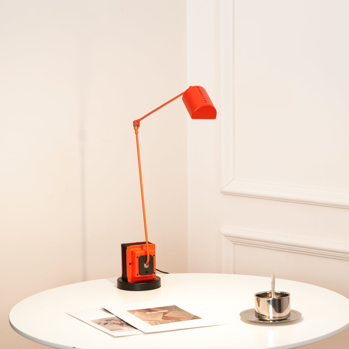 Daphine Table Lamp – Minimalist Adjustable LED Desk Light with Stepless Dimming