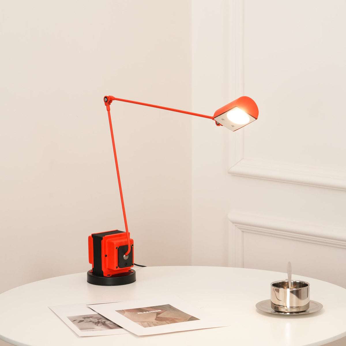 Daphine Table Lamp – Minimalist Adjustable LED Desk Light with Stepless Dimming