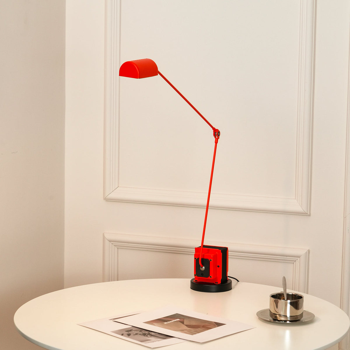 Daphine Table Lamp – Minimalist Adjustable LED Desk Light with Stepless Dimming