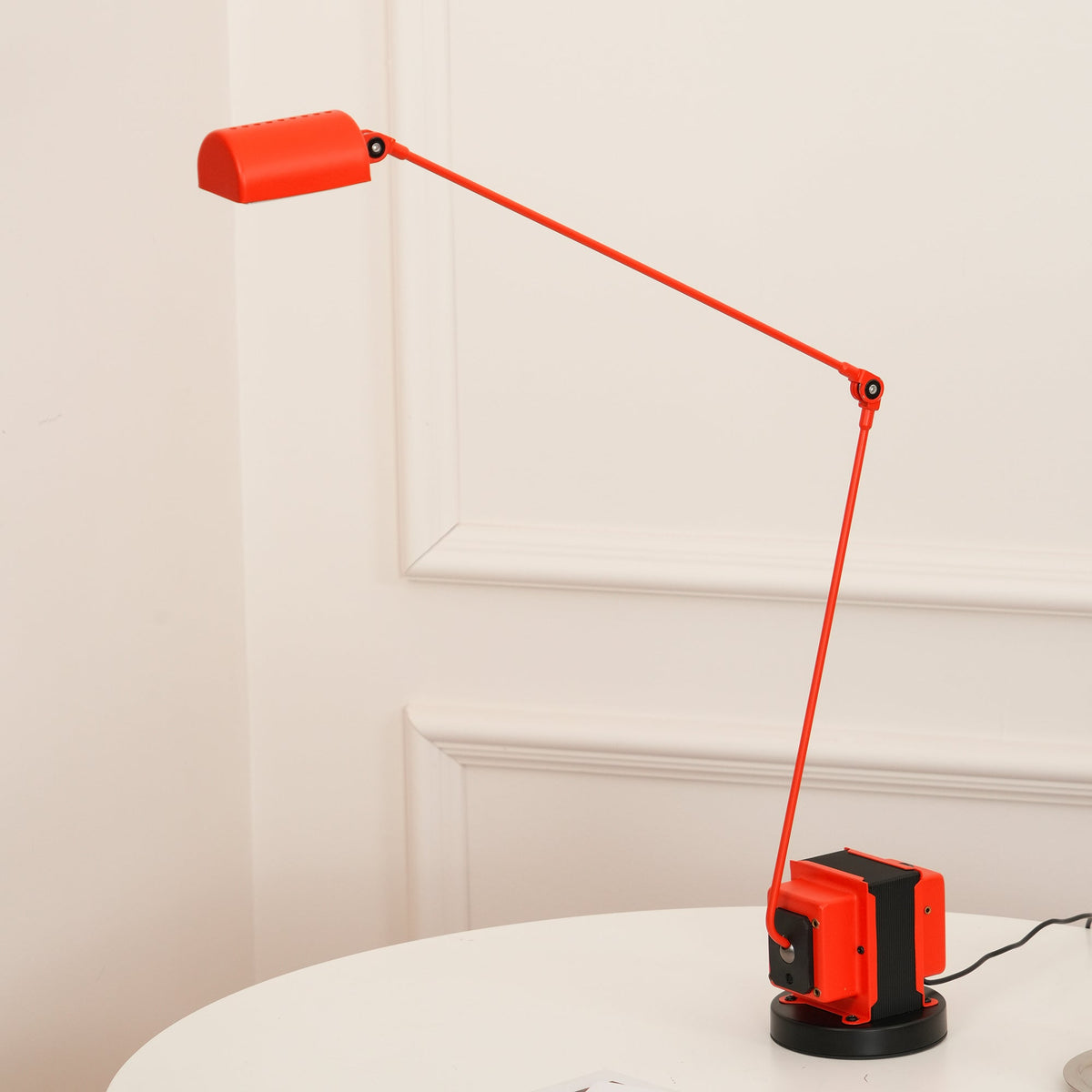 Daphine Table Lamp – Minimalist Adjustable LED Desk Light with Stepless Dimming