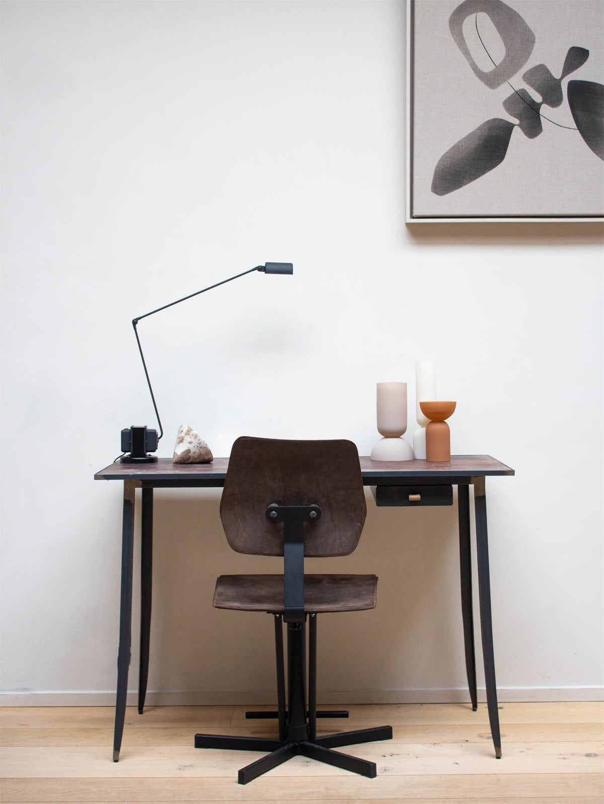 Daphine Table Lamp – Minimalist Adjustable LED Desk Light with Stepless Dimming