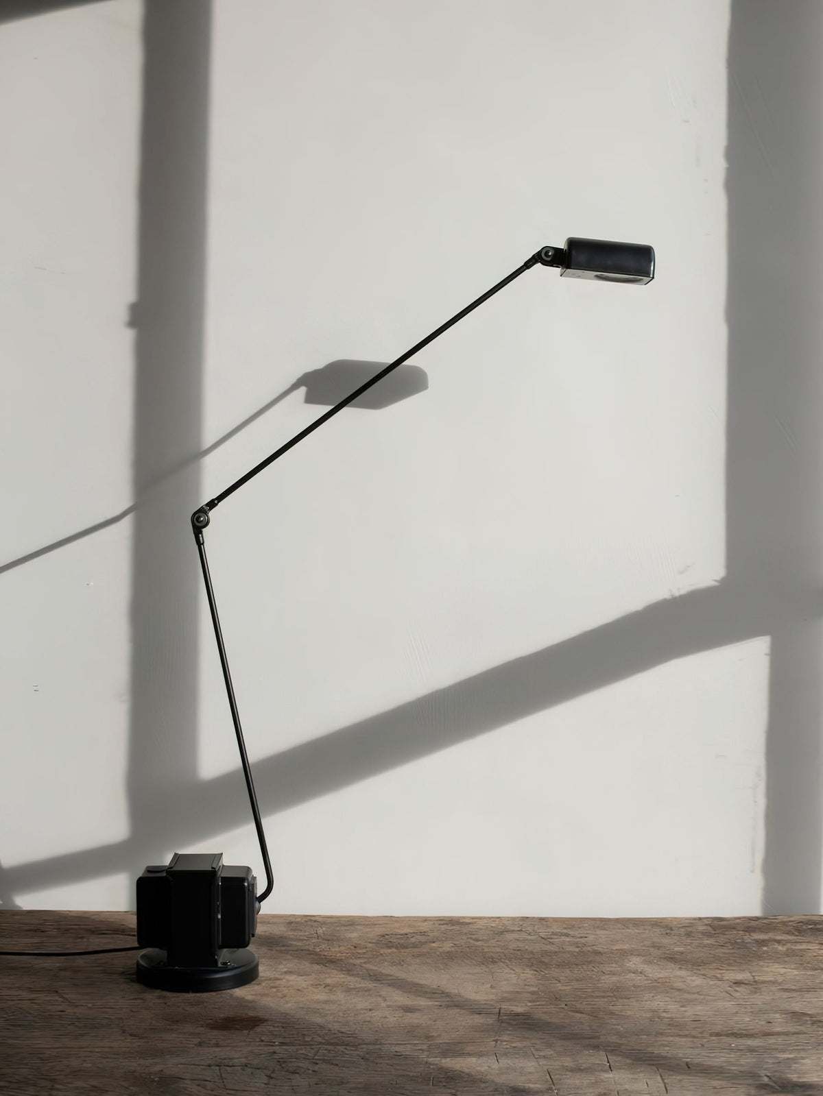 Daphine Table Lamp – Minimalist Adjustable LED Desk Light with Stepless Dimming