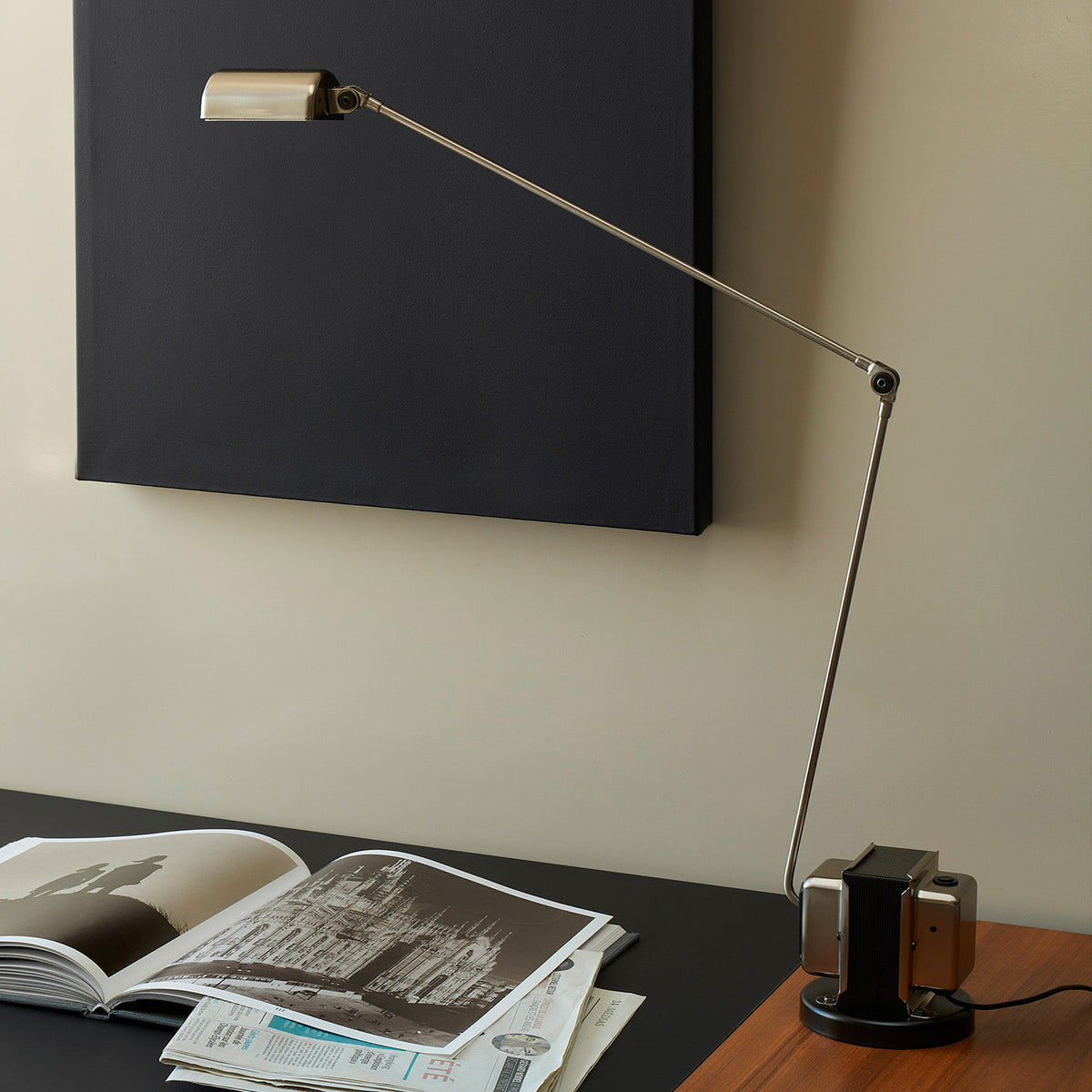 Daphine Table Lamp – Minimalist Adjustable LED Desk Light with Stepless Dimming