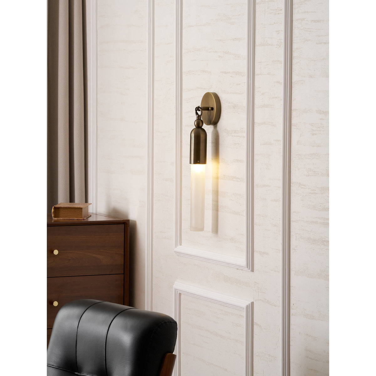 Darby Wall Lamp – Textured Mold-Blown Glass & Brass Dome Sconce