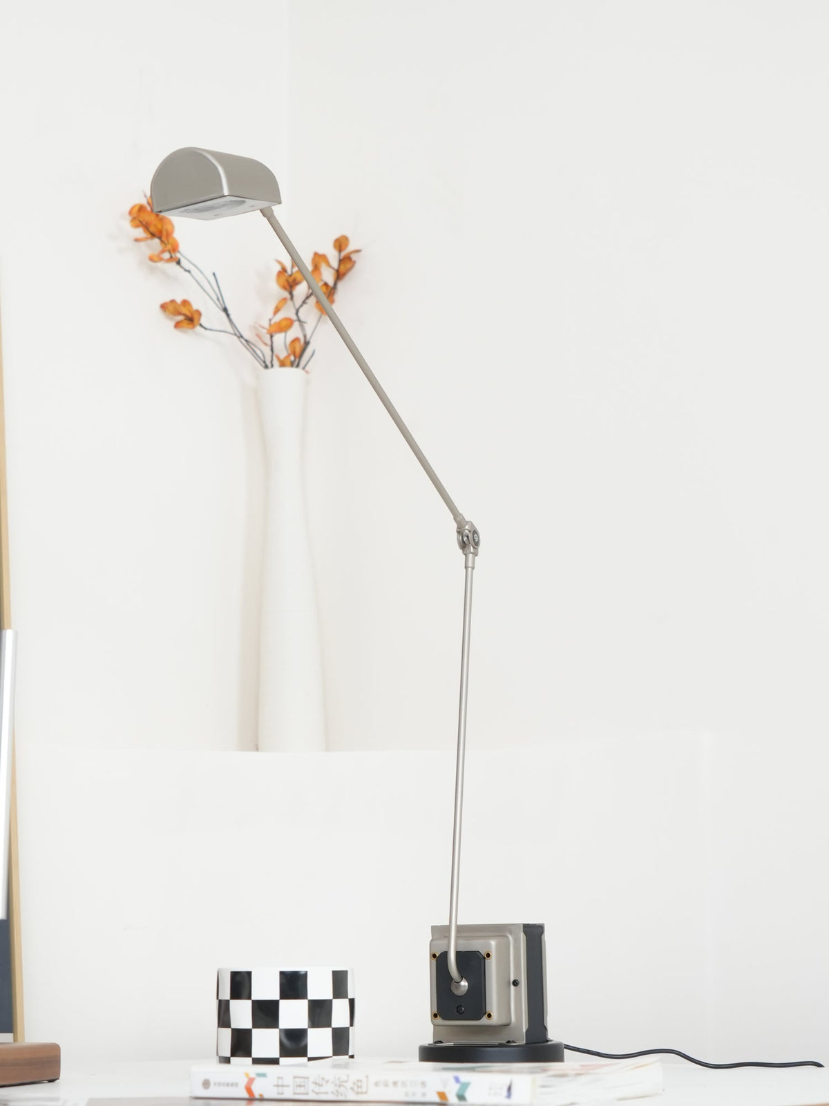 Daphine Table Lamp – Minimalist Adjustable LED Desk Light with Stepless Dimming