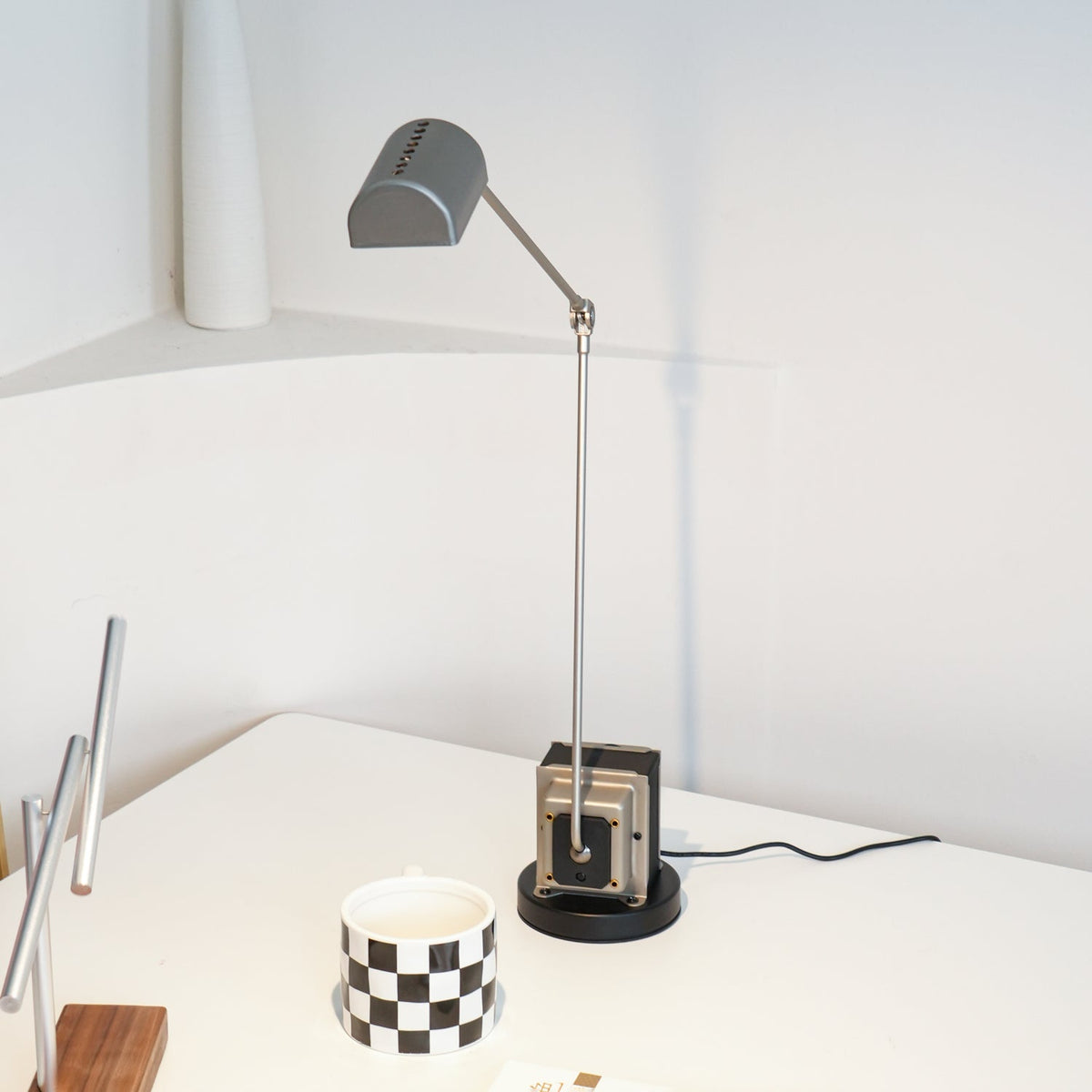 Daphine Table Lamp – Minimalist Adjustable LED Desk Light with Stepless Dimming