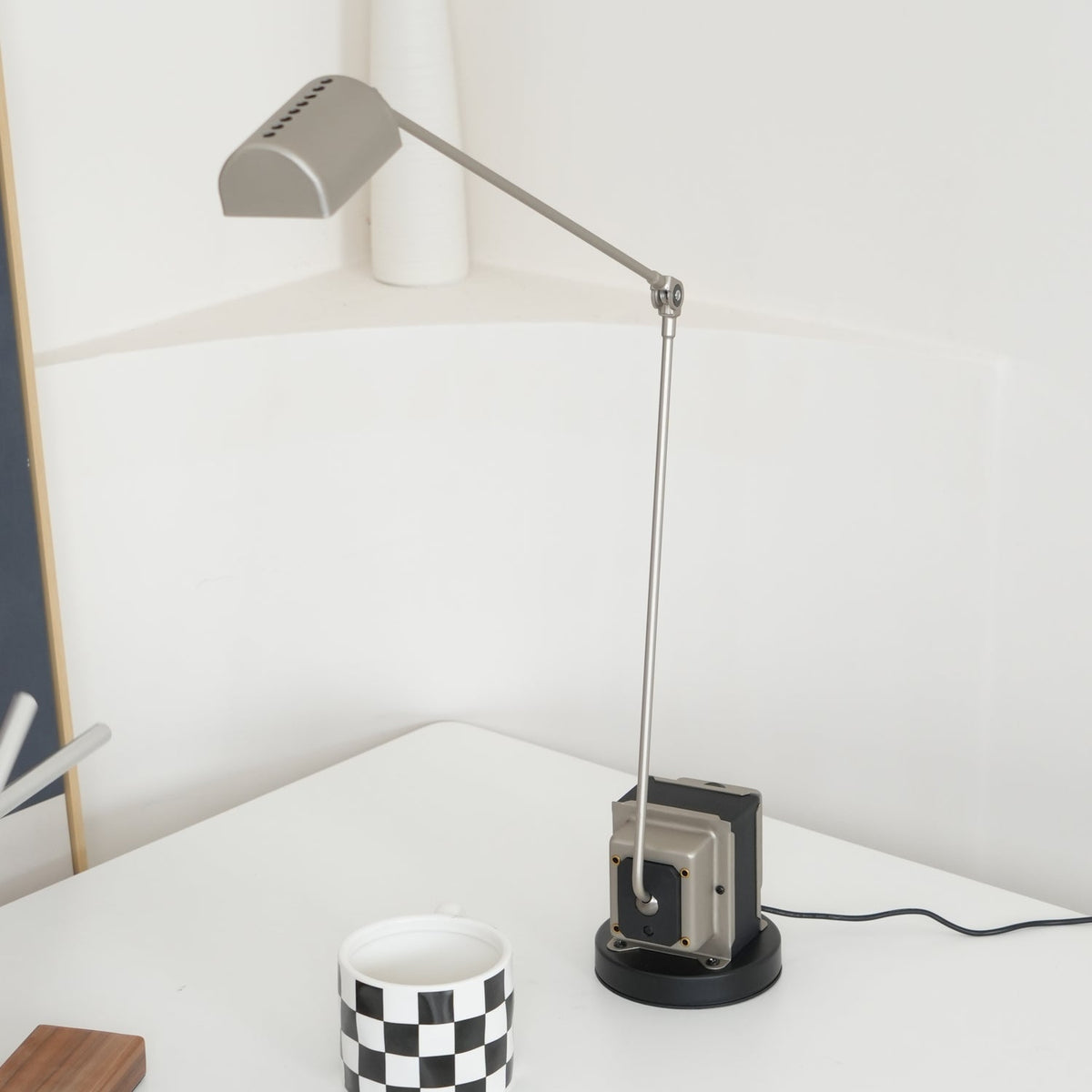 Daphine Table Lamp – Minimalist Adjustable LED Desk Light with Stepless Dimming