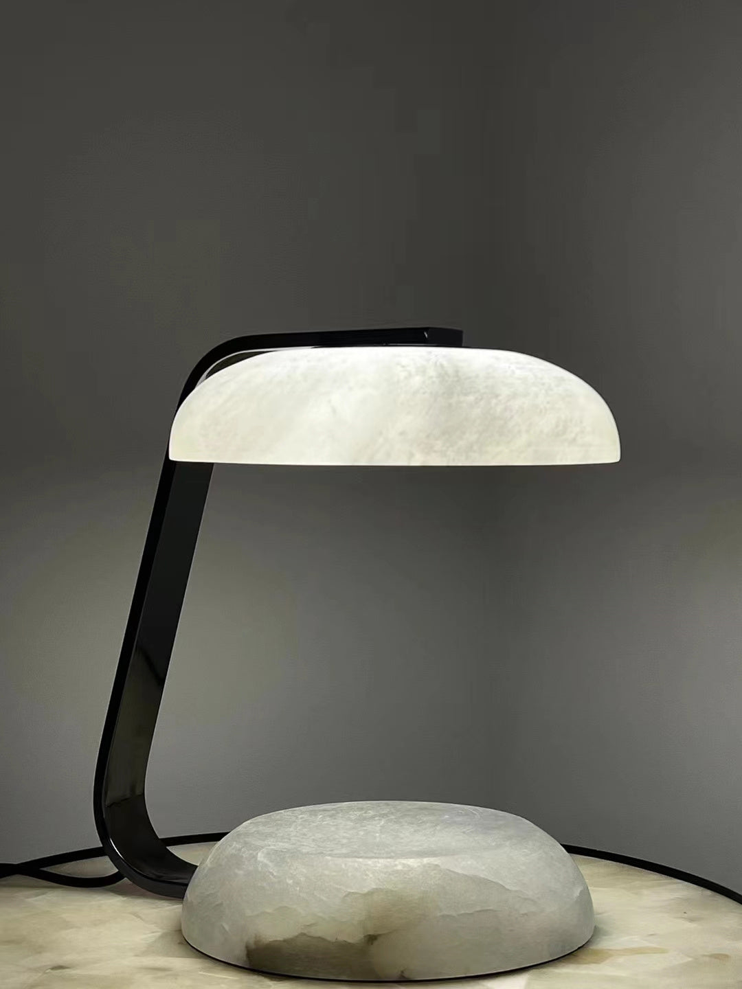 Electre Alabaster Table Lamp – Modern Brass & Natural Stone Desk Light