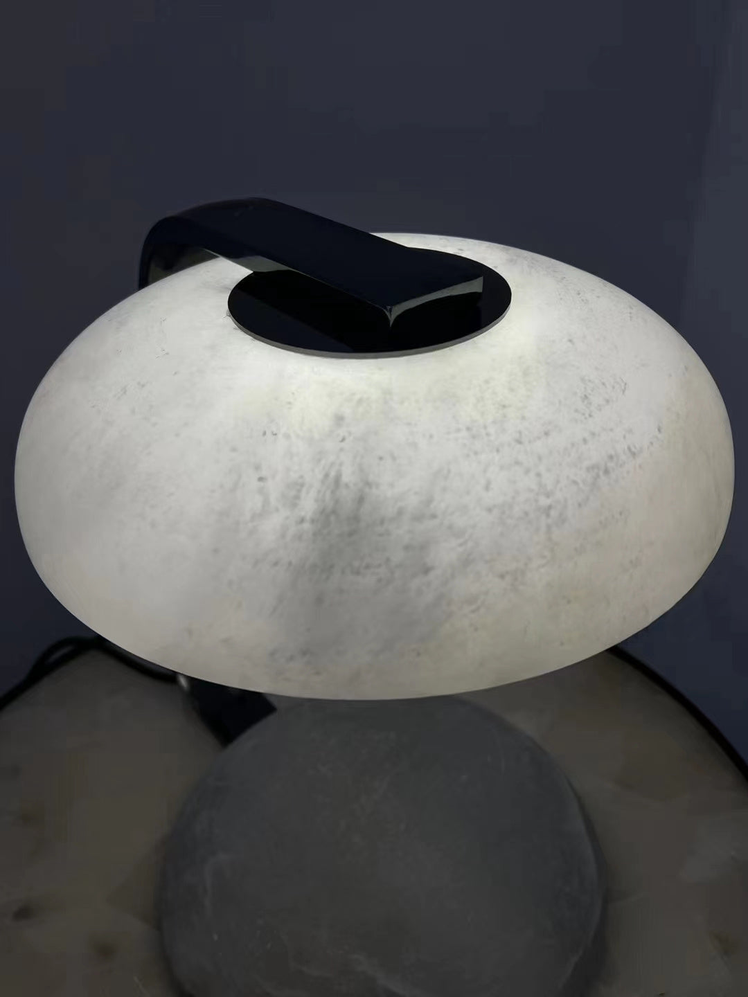 Electre Alabaster Table Lamp – Modern Brass & Natural Stone Desk Light