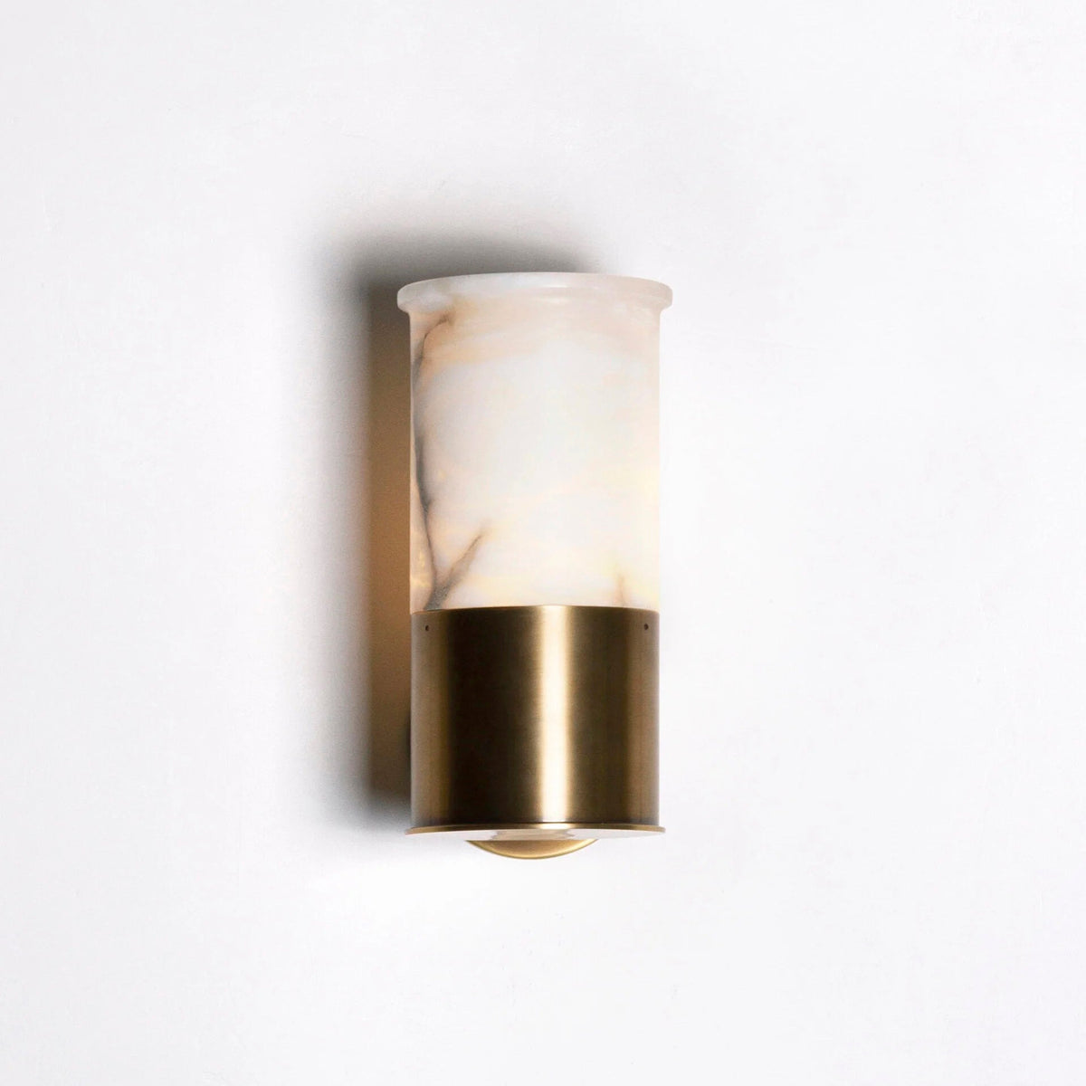 Erato Alabaster Wall Lamp – Modern Brass & Natural Stone Sconce