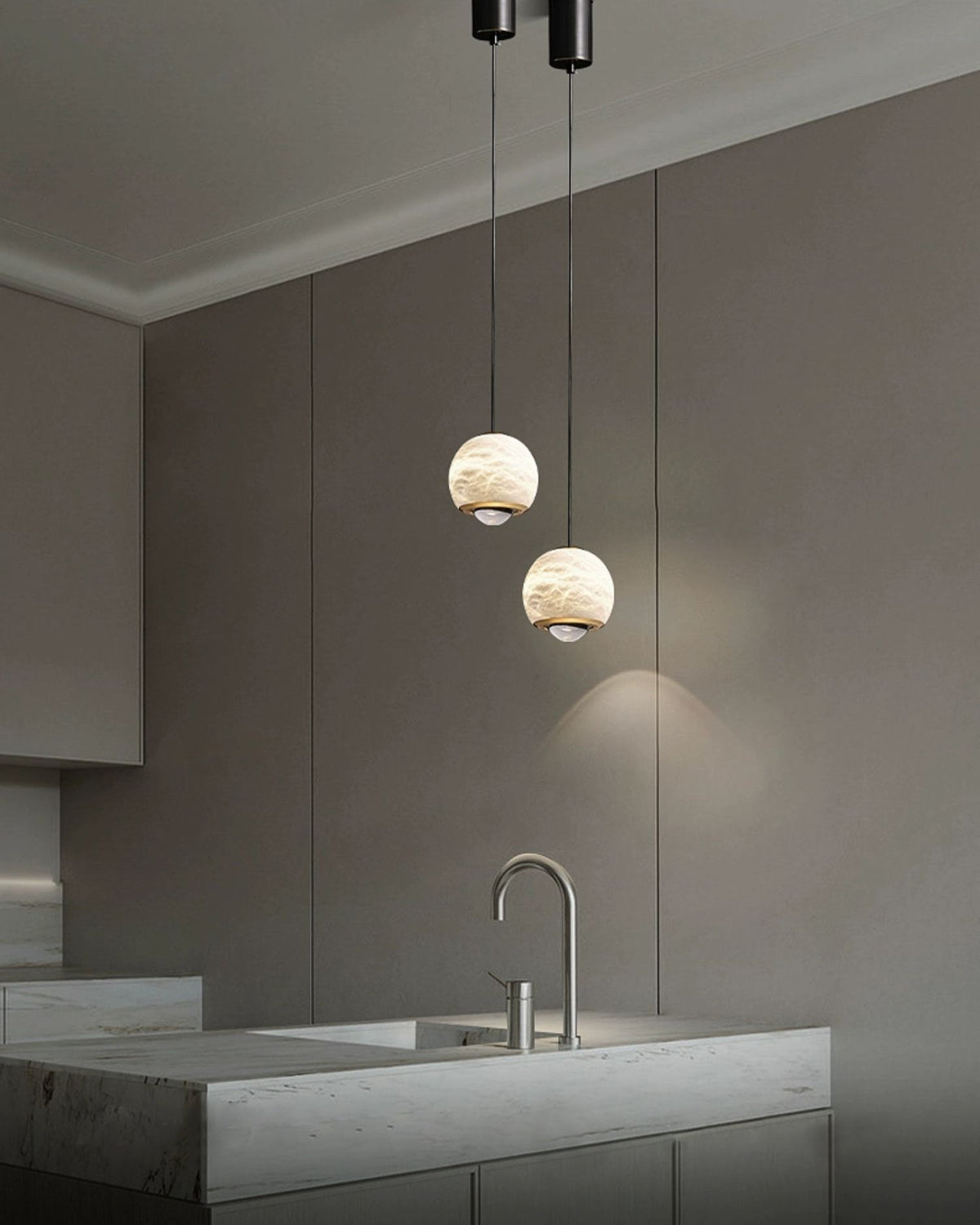 Ferox Alabaster Pendant Light – Natural Spanish Stone & Brass LED Hanging Light