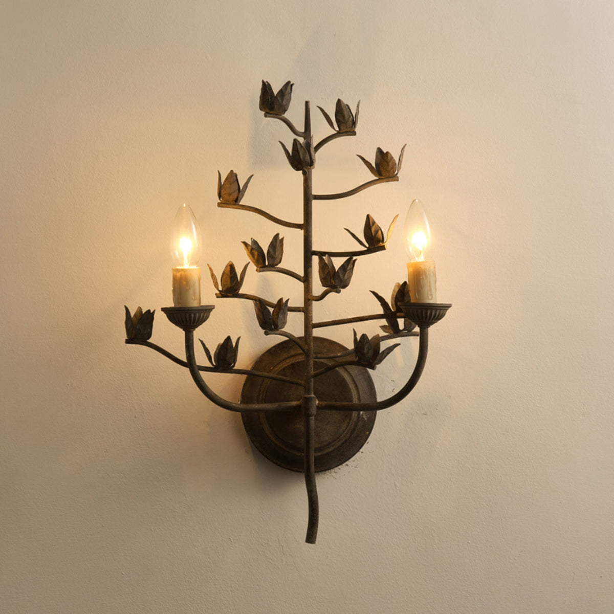 Ferroarte Branch Wall Lamp – Rust Iron Botanical Wall Sconce