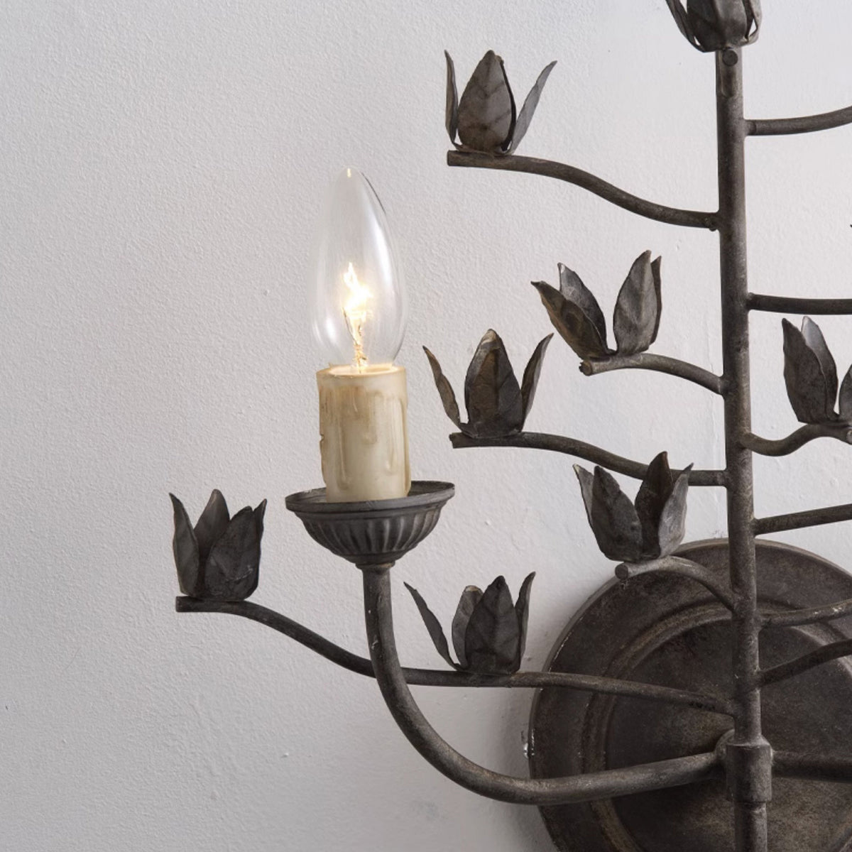 Ferroarte Branch Wall Lamp – Rust Iron Botanical Wall Sconce