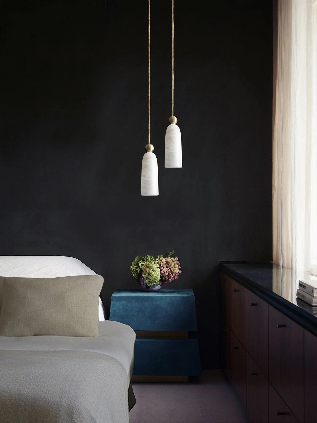 Figure Alabaster Pendant Lamp – Minimalist Brass & Natural Stone Hanging Light