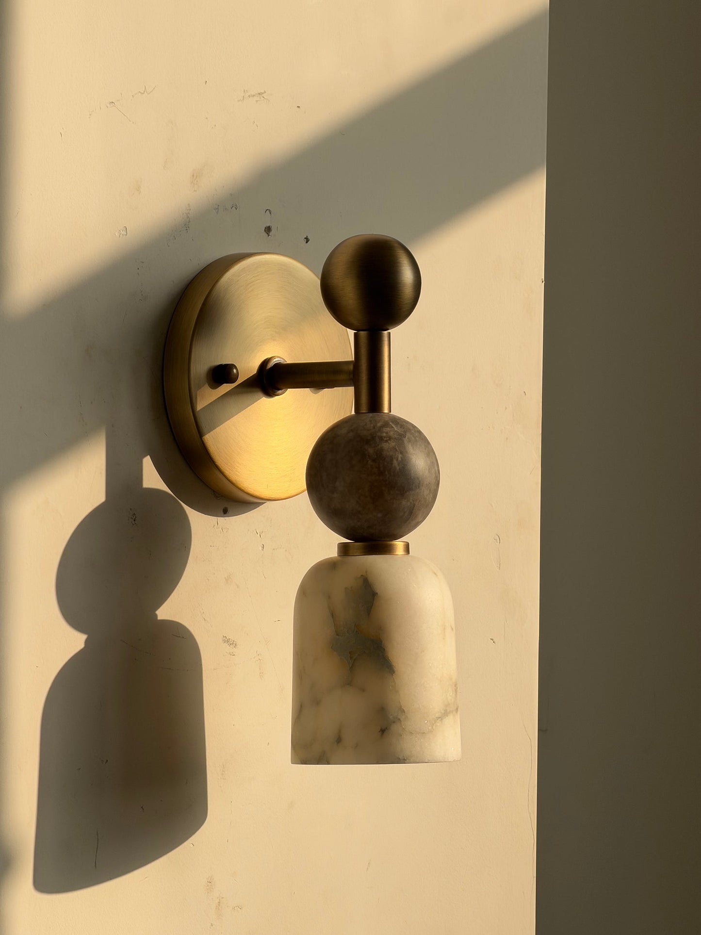 Flume Alabaster Wall Lamp - Vintage-Inspired Brass & Marble Sconce