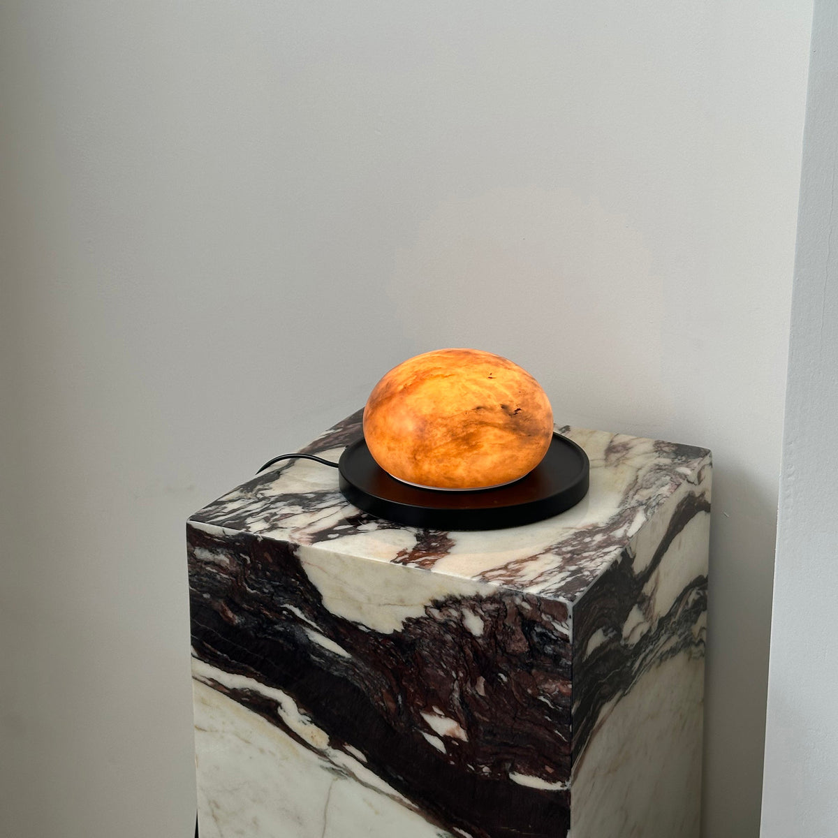 Bolita Alabaster Table Lamp – Low-Profile Spanish Alabaster & Metal Accent Light