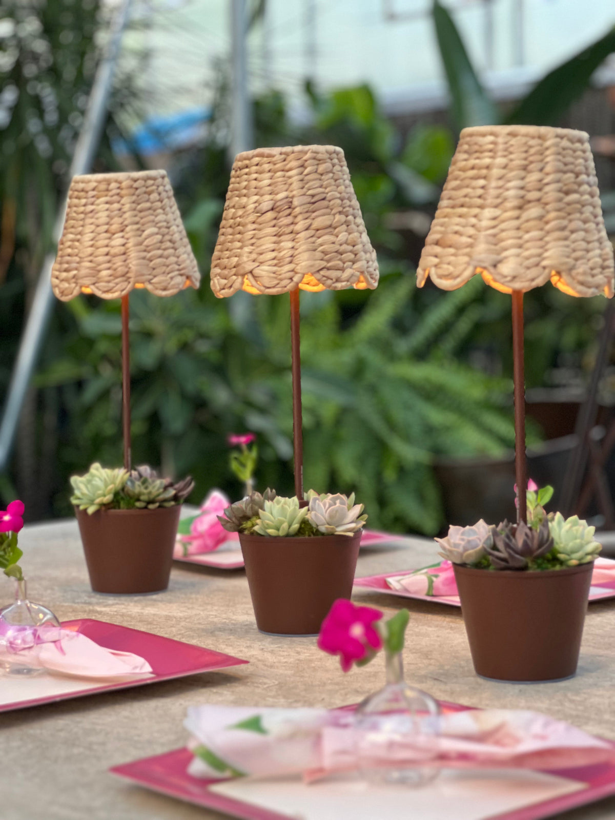 Scalloped Water Hyacinth Shade – Handwoven Natural Wicker Accessory Shade