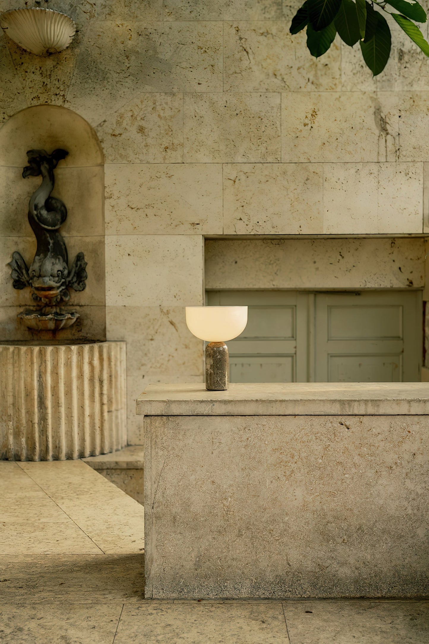 Kizu Table Lamp (Cordless) - Rechargeable Marble & Acrylic Lamp | Italian Palazzo Style