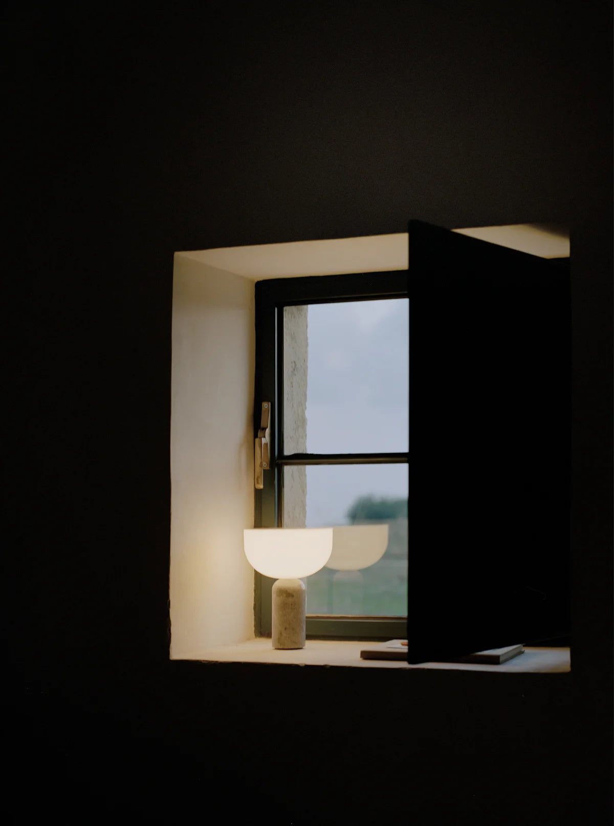 Kizu Table Lamp (Cordless) - Rechargeable Marble & Acrylic Lamp | Italian Palazzo Style