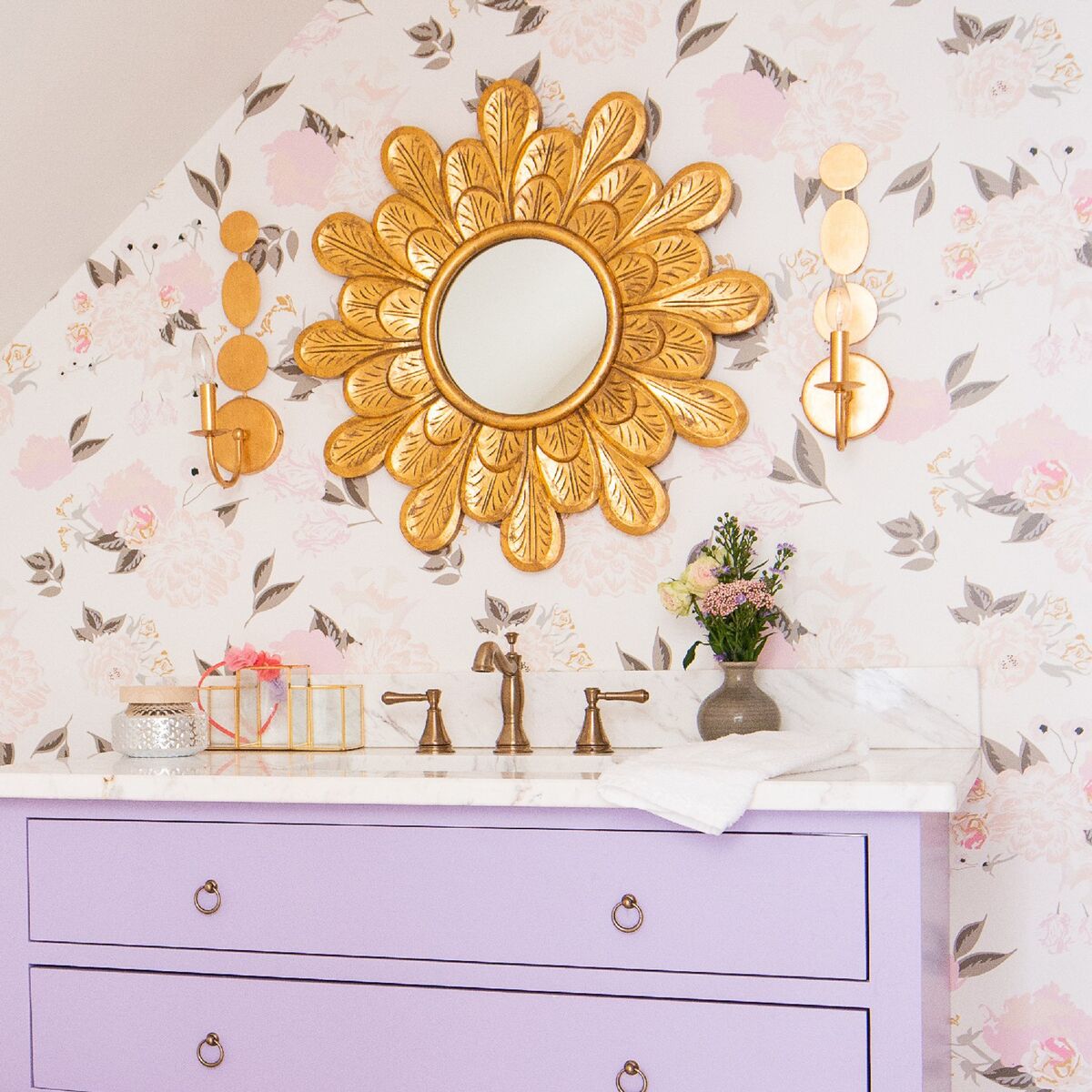 Layla Wall Lamp - Gleaming Brass Discs & Retro Modern Sconce