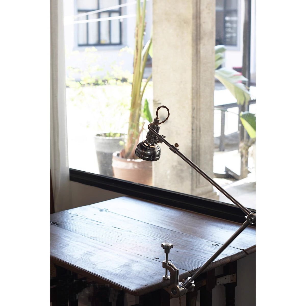 Lumina Articulated Table Lamp - Die-Cast Aluminum Precision Desk Lamp