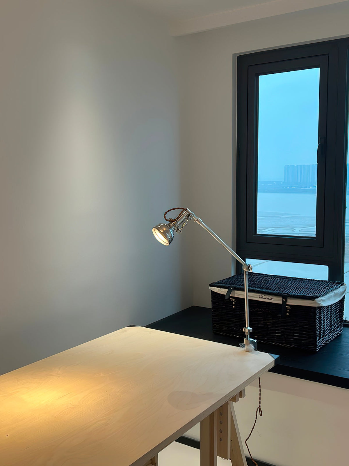 Lumina Articulated Table Lamp - Die-Cast Aluminum Precision Desk Lamp