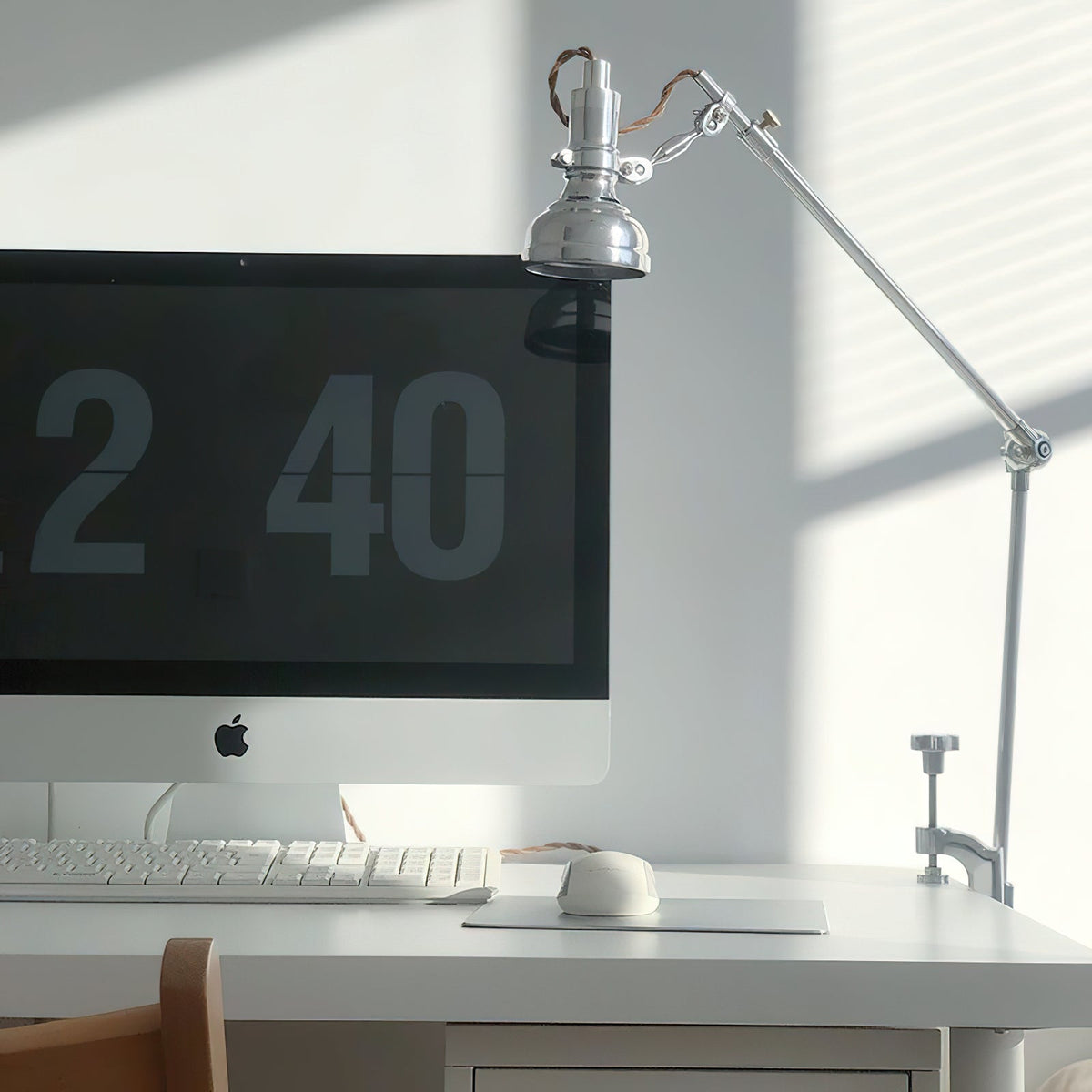 Lumina Articulated Table Lamp - Die-Cast Aluminum Precision Desk Lamp